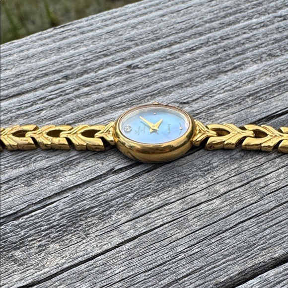 Lucien Barret Quartz Gold Women's Watch w/ Diamond & Mother of Pearl Face - Picture 2 of 12